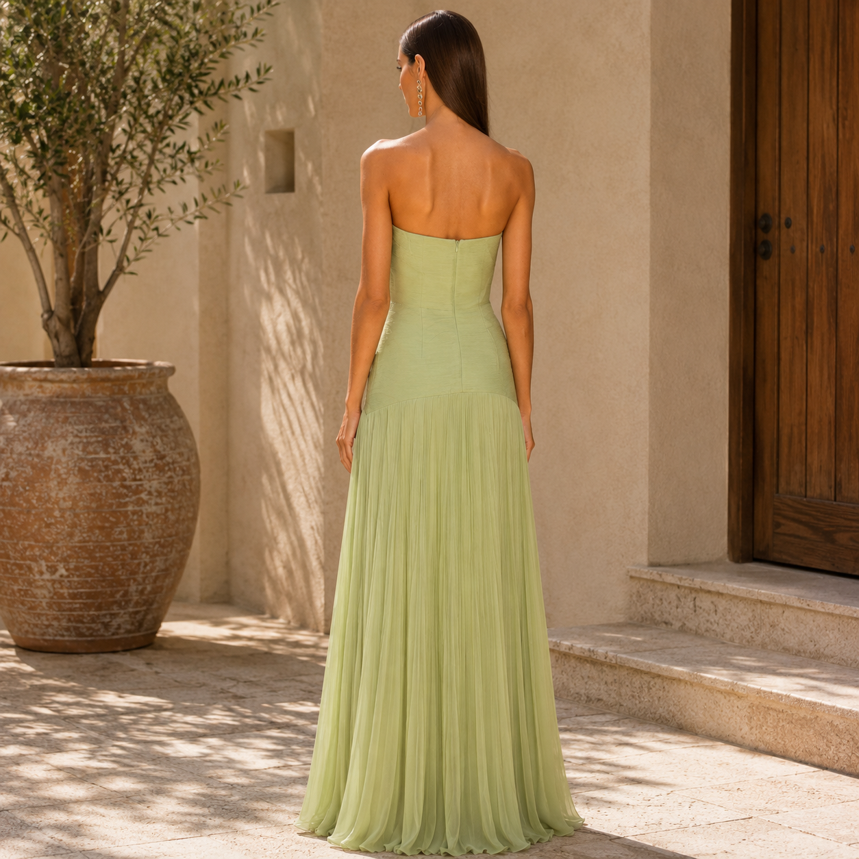 Abito con design a spalle scoperte